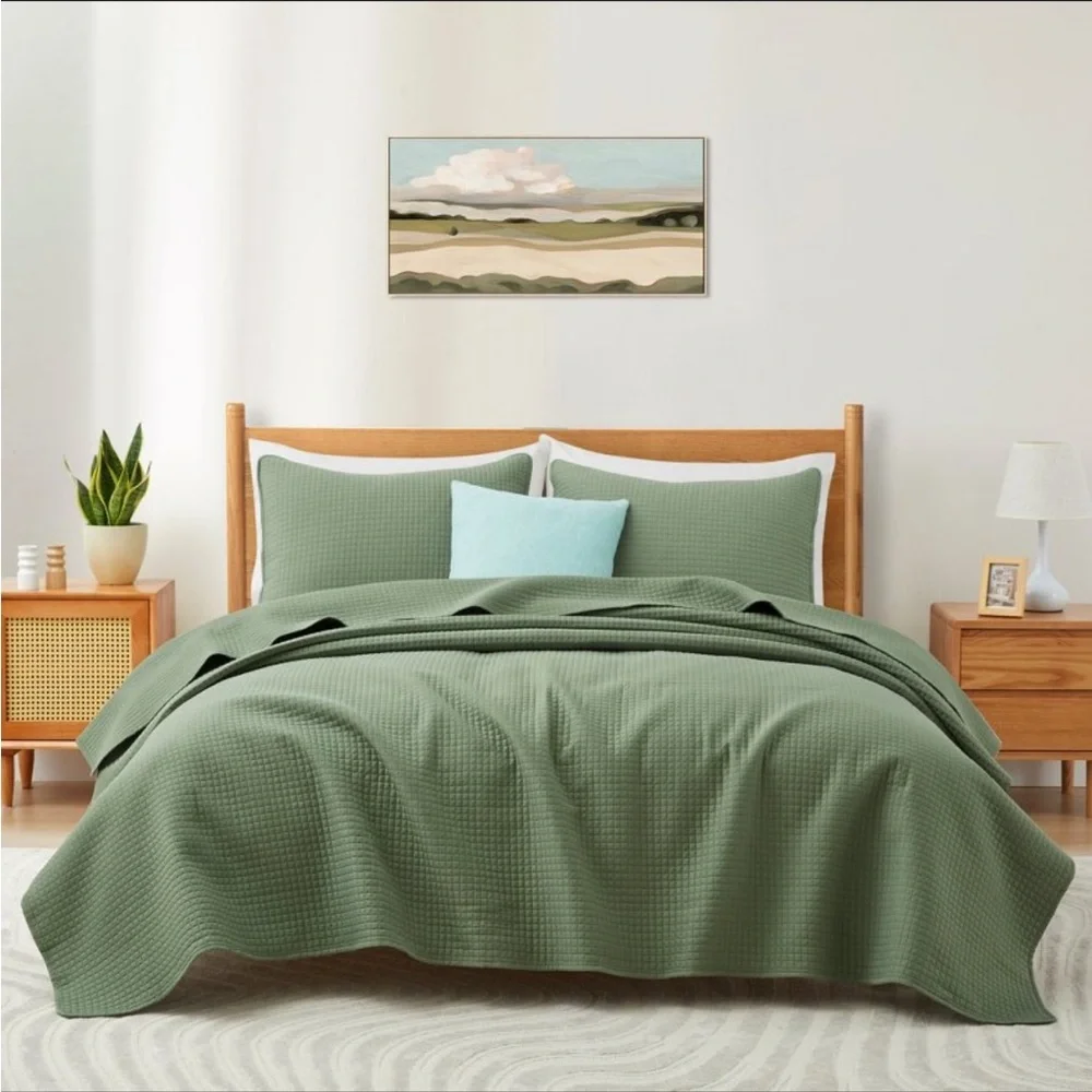 3-Piece Reversible Ultra Lighweight Coverlet Premium Microfiber Quilt Set - Picture 2 of 5